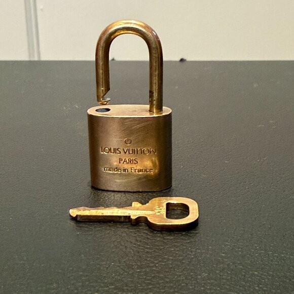 Louis Vuitton Authentic Lock & Key 315 Great Condition - Picture 1 of 5